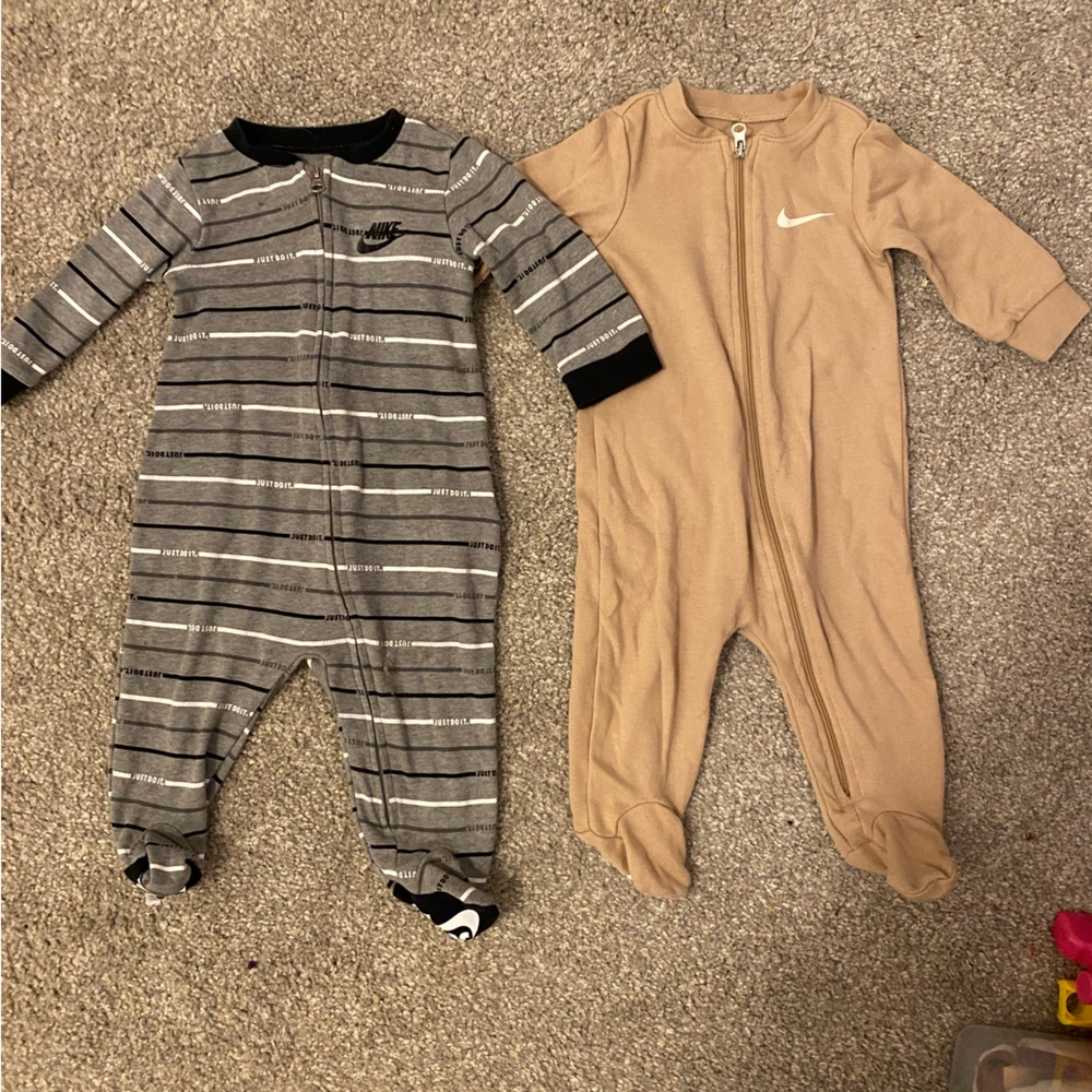 Nike sleepers size 6 months